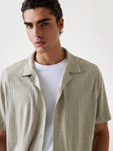 GUESS Regular Fit Hemd in Beige