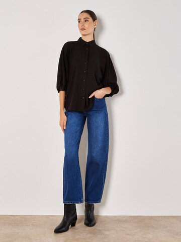 Apricot Blouse ' ' in Zwart