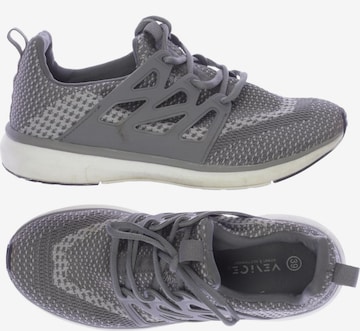 VENICE Sneakers & Trainers in 39 in Grey: front