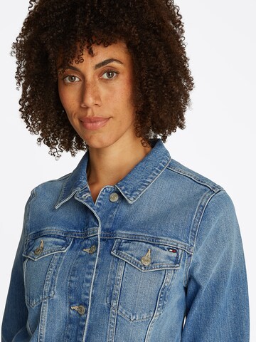 TOMMY HILFIGER Tussenjas in Blauw