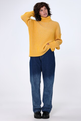 Aligne Sweater 'Gina Roll' in Yellow