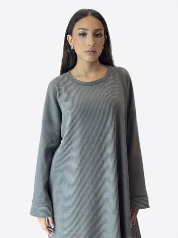 Elara Langesset ' Langesset ' in Grau