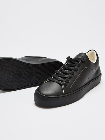NINE TO FIVE Sneakers 'Gràcia' in Black