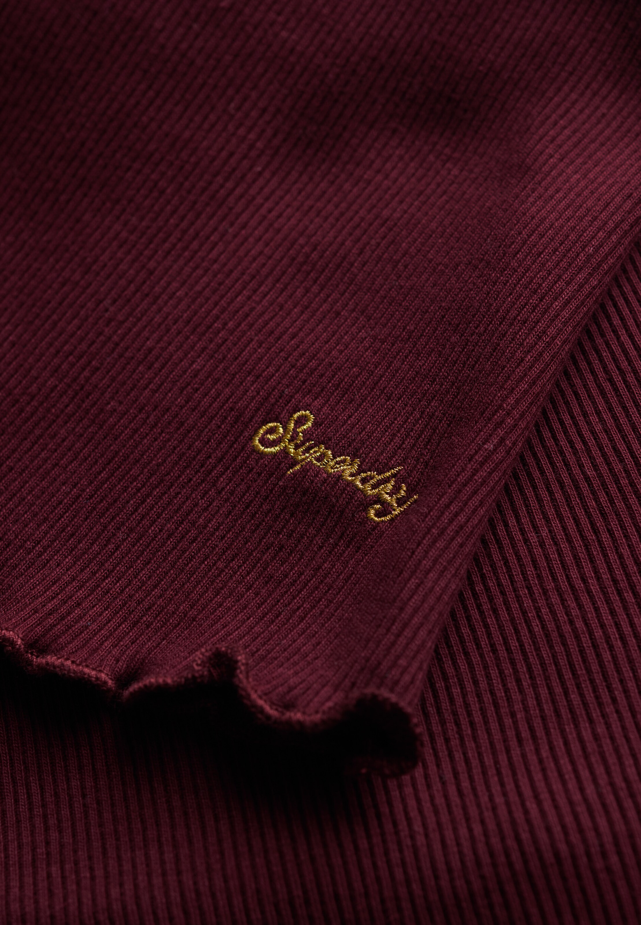 T-shirt 'Essential' Superdry en rouge