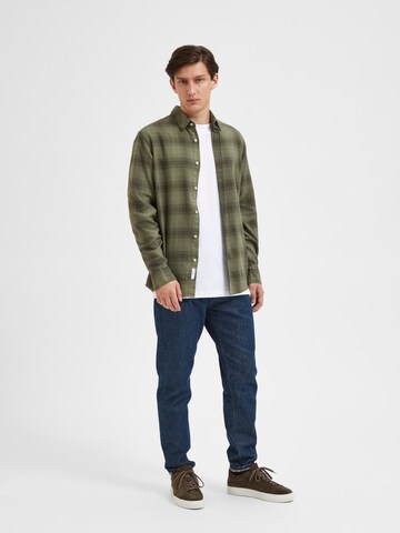 Coupe regular Chemise 'Robin' SELECTED en vert