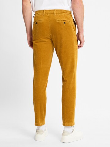 Finshley & Harding London Regular Pleat-front trousers ' Nick ' in Gold