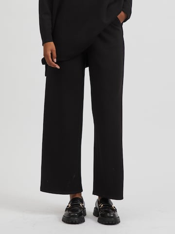 VILA - Perna larga Calças 'Emely' em preto: frente