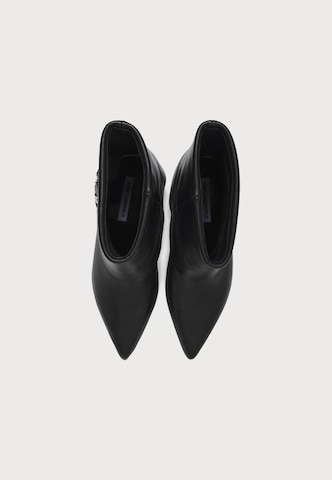 Karl Lagerfeld Booties in Black