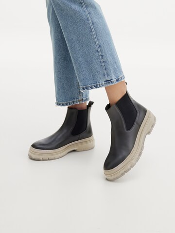 Karolina Kurkova Originals Chelsea Boots 'Carla' in Schwarz: predná strana