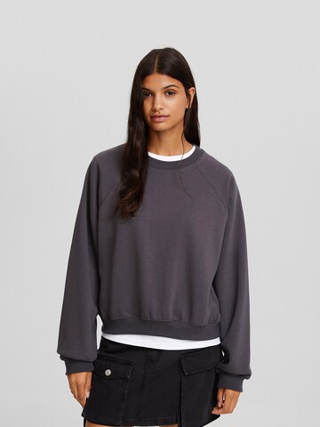 Bershka Sweatshirt in Grau: Vorderseite