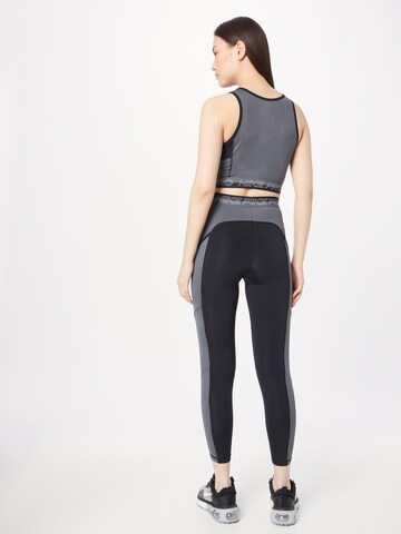 NIKE Skinny Sporthose in Schwarz