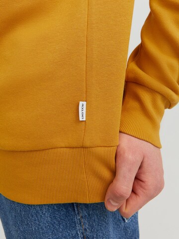 JACK & JONES Sweatshirt in Gelb