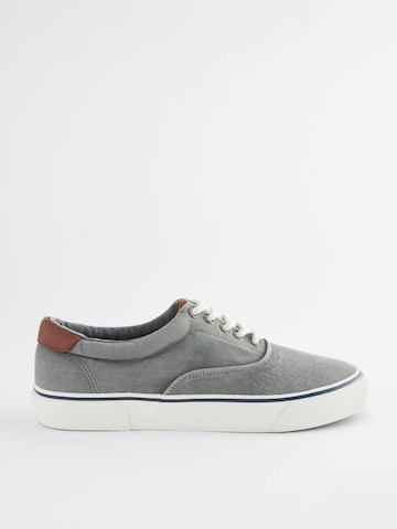 Next Låg sneaker i grå