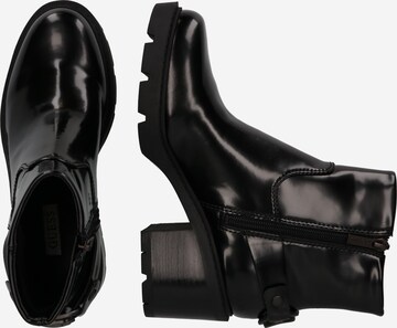 Botine 'TEJANA' de la GUESS pe negru