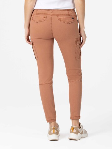 Coupe slim Pantalon cargo 'Malika' TIMEZONE en marron