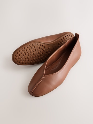 Next Ballerina 'Forever Comfort' in Braun