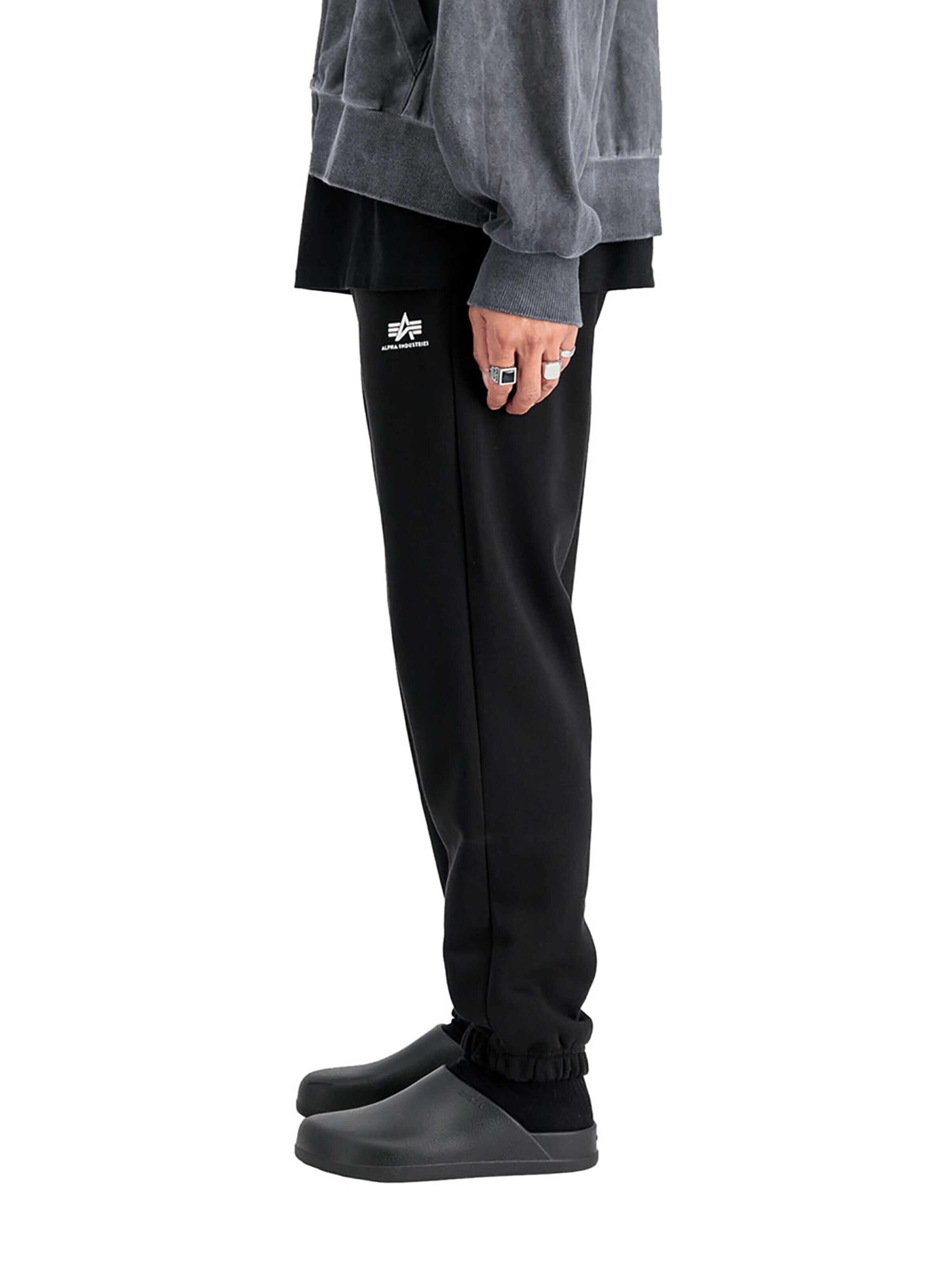 ALPHA INDUSTRIES Regular Hose‌‌‌‌‌‌‌‌ in Schwarz