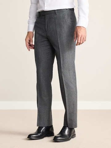 Regular Pantalon à plis Next en gris : devant