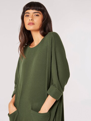 Robe Apricot en vert