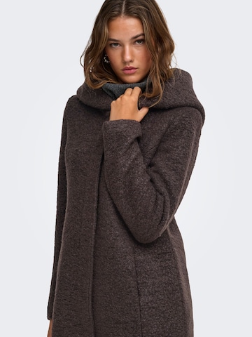 Cappotto invernale di ONLY in marrone: frontale