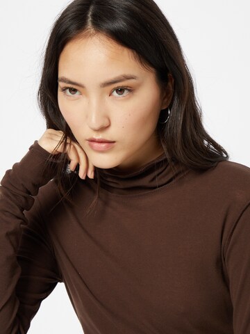 WEEKDAY Pullover 'Essential' in Braun