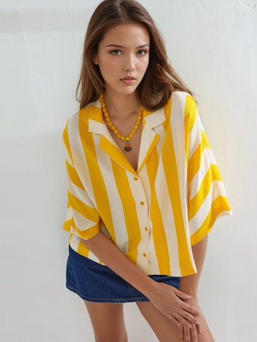 Busem Blouse in Geel: voorkant