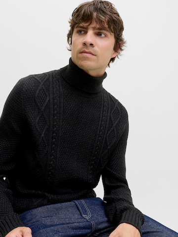 Pulover 'JREBJOSH' de la JJ Rebel pe negru