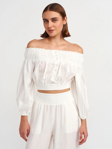 Dilvin Blouse in White: front