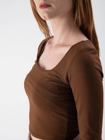 MND - Camiseta en marrón