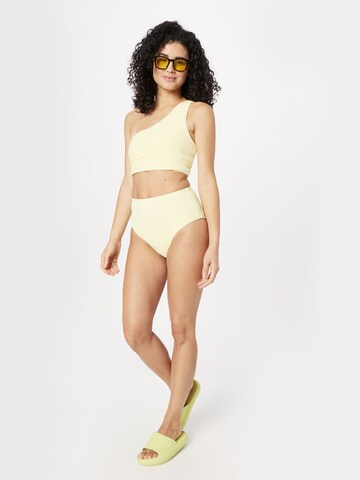 aim'n - Bustier Top de bikini deportivo en amarillo