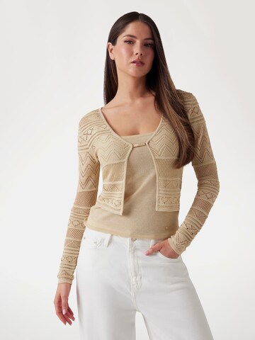 GUESS Strickjacke 'Nellie' in Gold: Vorderseite