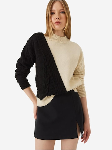 Bianco Lucci Sweater in Beige: front