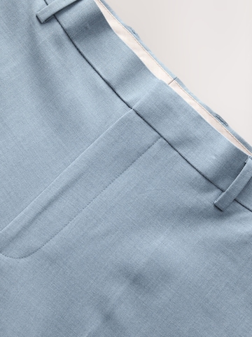 Regular Pantalon à plis 'Motionflex' Next en bleu