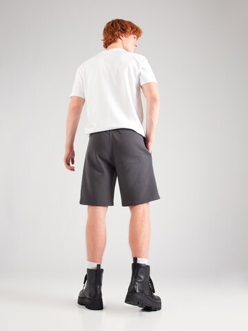 HOLLISTER Regular Shorts in Schwarz