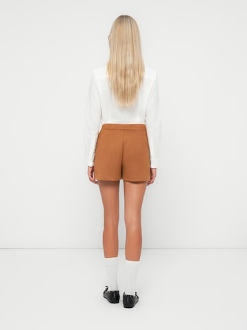 ONLY Regular Shorts 'ONLINA' in Braun