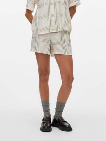 Loosefit Pantaloni 'VMJOSIE BERTA' di VERO MODA in bianco: frontale