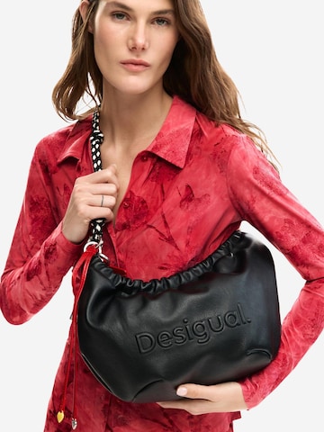 Desigual Torba na ramię 'BAG_HALF LOGO WAVERLY 26SAXP51' w kolorze czarny: przód