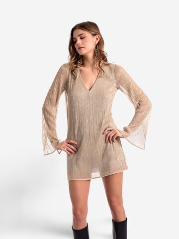 THE-ARE Cocktailjurk in Beige: voorkant