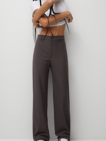 Loosefit Pantalon à plis Pull&Bear en marron : devant