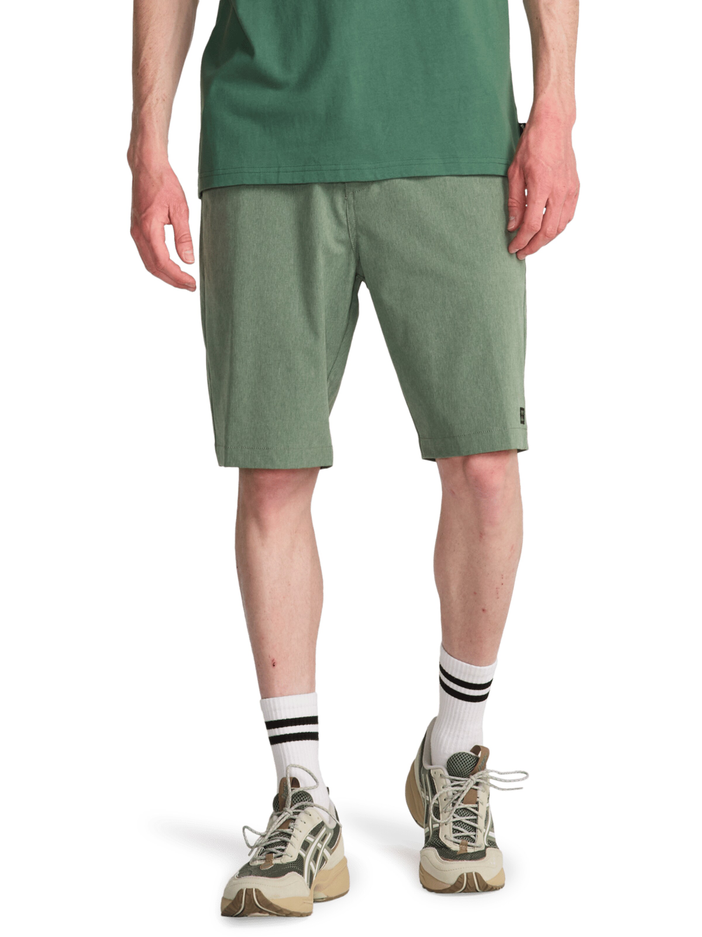 BILLABONG Shorts in Grün: Vorderseite