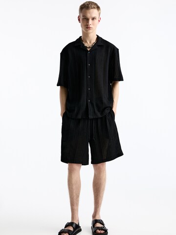 Pull&Bear Comfort Fit Hemd in Schwarz