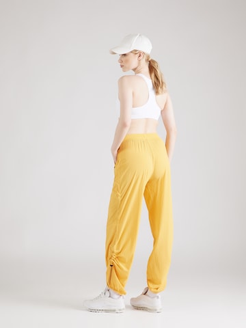 Effilé Pantalon de sport 'MURTO' Rukka en jaune