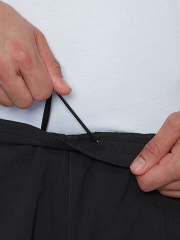 MAMMUT Regular Outdoor Pants in Black