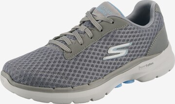 SKECHERS Matalavartiset tennarit värissä harmaa: edessä