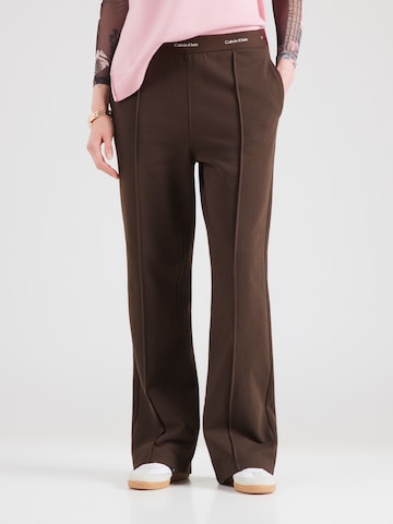 Calvin Klein Jeans Loosefit Hose in Braun: Vorderseite