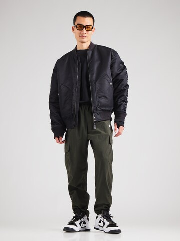 Nike SportswearTapered Cargo hlače 'CLUB' - zelena boja