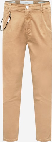 Goldgarn Pleat-Front Pants in Beige: front