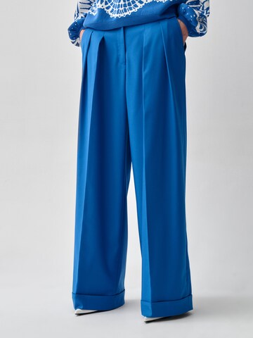 TATUUM Wide leg Pleat-front trousers 'Bogna' in Blue: front