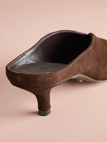 Mule B by Ted Baker en marron