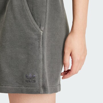 ADIDAS ORIGINALS Loosefit Shorts 'Essentials' in Schwarz